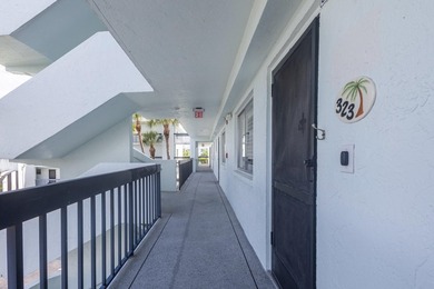 Welcome to this spacious and well-maintained 2-bedroom, 2-bath - photo 3