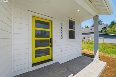 Beautiful new Traditional home backing to serene greenspace - photo 3