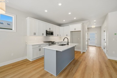Beautiful new Traditional home backing to serene greenspace - photo 7