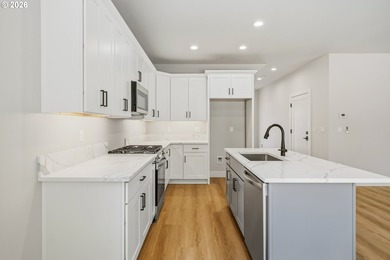 Beautiful new Traditional home backing to serene greenspace - photo 8