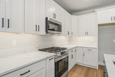 Beautiful new Traditional home backing to serene greenspace - photo 9