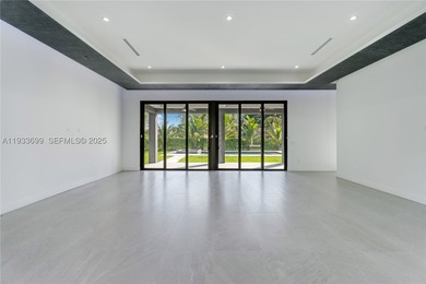 This extraordinary property offers a rare opportunity to enjoy - photo 11