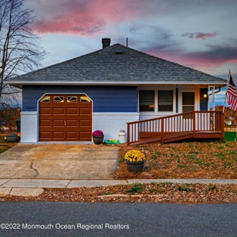 Yorktown Lake Home For Sale in Toms River New Jersey