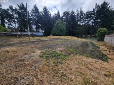 32-acre lot with 25x30 shop for storage or workspace. concrete - photo 12