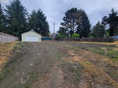 32-acre lot with 25x30 shop for storage or workspace. concrete - photo 14