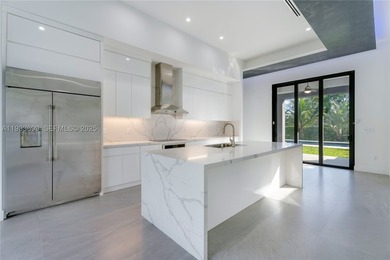 This extraordinary property offers a rare opportunity to enjoy - photo 19