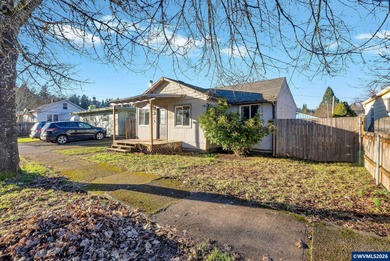Cozy and move-in ready in the heart of West Salem! This inviting