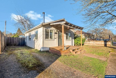 Cozy and move-in ready in the heart of West Salem! This inviting