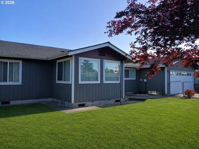 Completely renovated single-level coastal retreat with dual - photo 1
