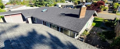 Completely renovated single-level coastal retreat with dual - photo 7