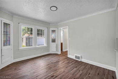 Don't miss this beautifully maintained Colonial-style home in - photo 12