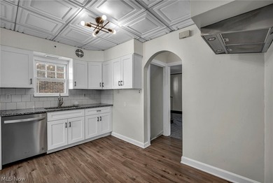 Don't miss this beautifully maintained Colonial-style home in - photo 15
