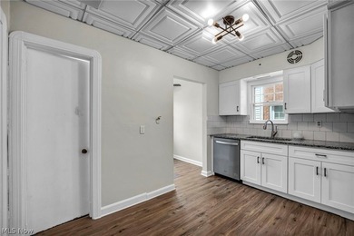 Don't miss this beautifully maintained Colonial-style home in - photo 16