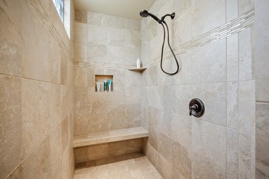 Immaculate garden home with large courtyard area, separate - photo 22