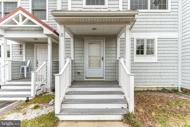 Welcome to your perfect coastal retreat in the sought-after - photo 3