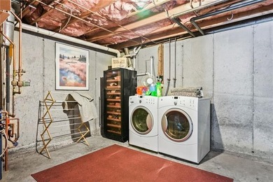 This inviting end-unit townhouse, part of the 12-unit Barclay - photo 31