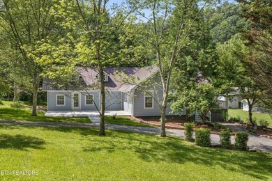 Exquisite Country Estate on 34.5 Acres. Escape to the - photo 1