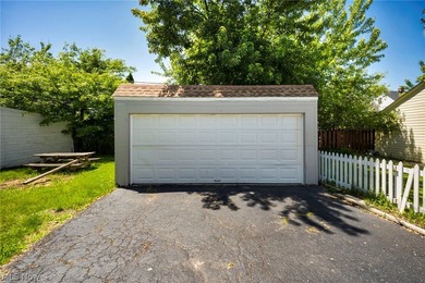 Don't miss this beautifully maintained Colonial-style home in - photo 45