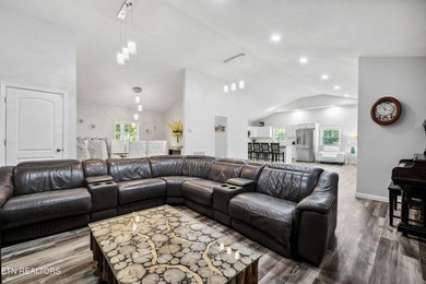 Exquisite Country Estate on 34.5 Acres. Escape to the - photo 9