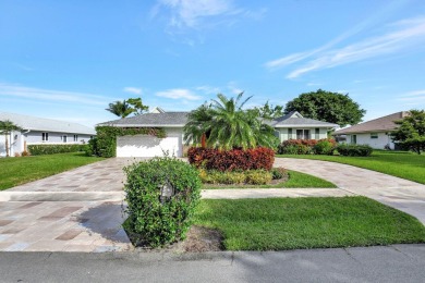 (private lake, pond, creek) Home For Sale in Delray Beach Florida