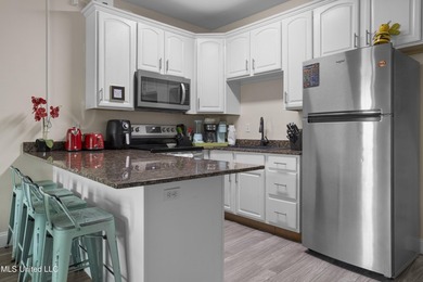 Turnkey  Townhouse | Gated Community | Walk to Beach Fully - photo 10