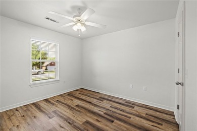 Welcome home to this beautifully maintained, 3-bedroom, 2-bath - photo 23