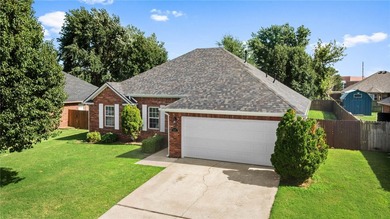 Welcome home to this beautifully maintained, 3-bedroom, 2-bath - photo 29