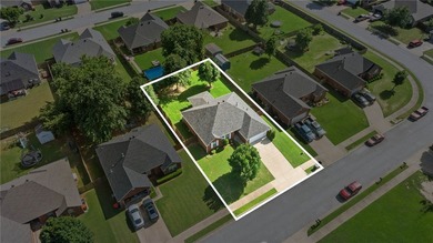 Welcome home to this beautifully maintained, 3-bedroom, 2-bath - photo 32