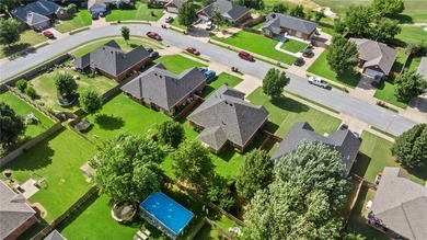 Welcome home to this beautifully maintained, 3-bedroom, 2-bath - photo 33