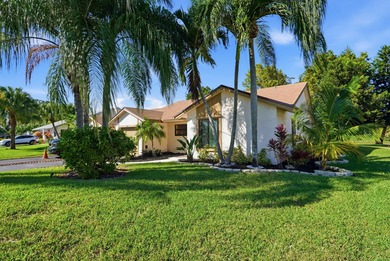 Lake Townhome/Townhouse For Sale in Tamarac, Florida
