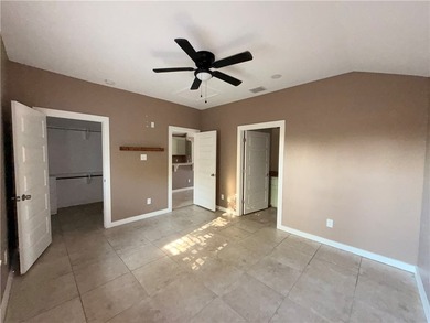 Step into this beautifully designed, recently built 3-bedroom - photo 11