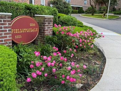3BR/2 Bth Corner Unit with Park Views Bright and beautifully - photo 1