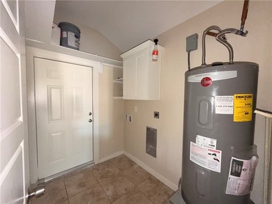 Step into this beautifully designed, recently built 3-bedroom - photo 14