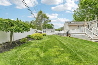 Fantastic Opportunity in Harborfields SD! Pristine Split-Level - photo 37