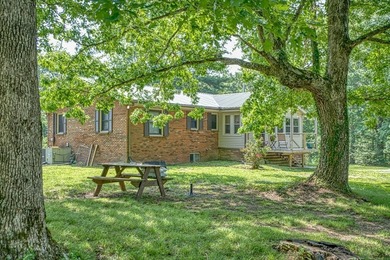 (private lake, pond, creek) Home For Sale in Monterey Tennessee