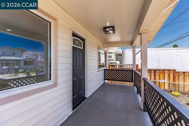 Welcome to this charming 2-bedroom, 1-bathroom home in the heart - photo 3