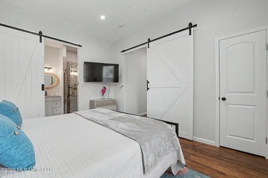 Stunning direct Gulf-front custom home built in 2020 offering - photo 15