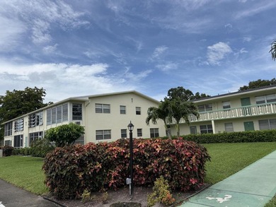 Charming one-bedroom, one-bathroom condominium located in - photo 1