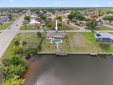 PORT CHARLOTTE!! 2 BEDROOM, 2.5 BATH, 2-CAR GARAGE WATERFRONT - photo 35