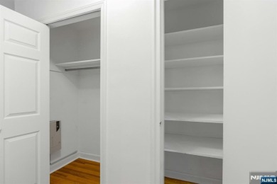 TOP FLOOR, 1 Bedroom/1 Bath quiet and bright move-in ready unit