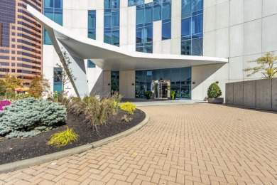 Lake Condo For Sale in Covington, Kentucky