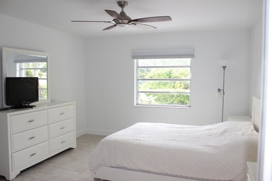 Remodeled Villa 2/1 in the desirable 55+ Boca Lakes Condominium - photo 8