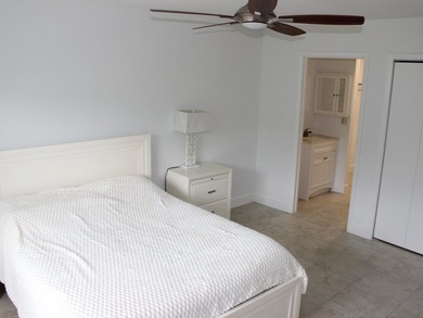 Remodeled Villa 2/1 in the desirable 55+ Boca Lakes Condominium - photo 9