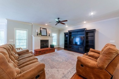 LOCATION, LOCATION, LOCATION! Highly desirable, friendly - photo 7