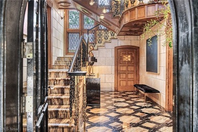 There are homes that impress, and those that redefine what it - photo 12