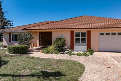 WATERFRONT HOME W/NEW ROOF ON OVERSIZED TIP LOT & EXTREMELY - photo 18