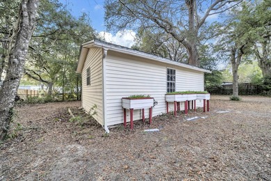 Welcome to 1422 Cat Mar Rd in Niceville -- a spacious and - photo 32