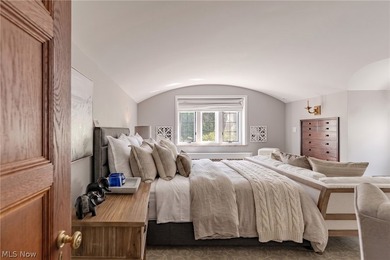 There are homes that impress, and those that redefine what it - photo 35