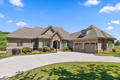 Experience luxury living in this beautiful custom built home - photo 1