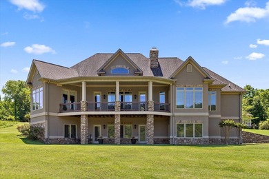 Experience luxury living in this beautiful custom built home - photo 2
